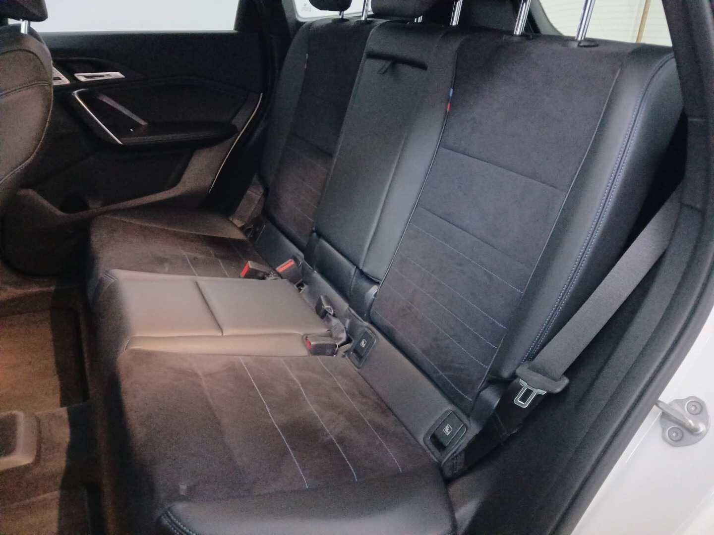 Hvid BMW iX1 fra 2024
