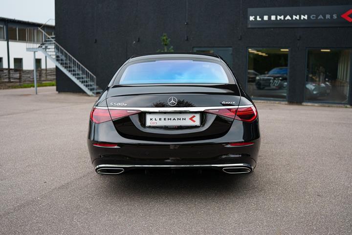 Sort Mercedes S580 e fra 2023