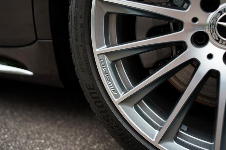 Sort Mercedes S580 e fra 2023