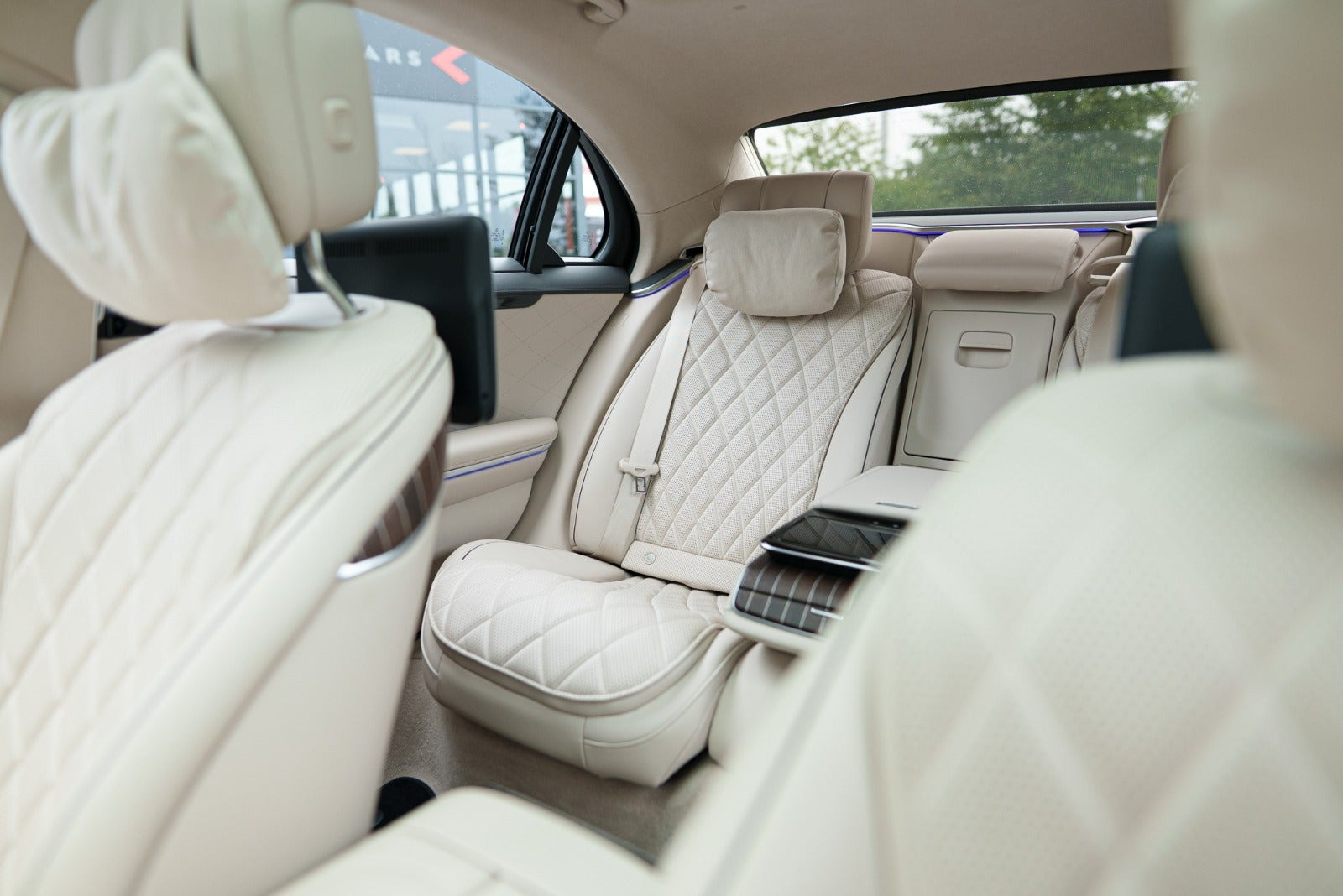 Sort Mercedes S580 e fra 2023