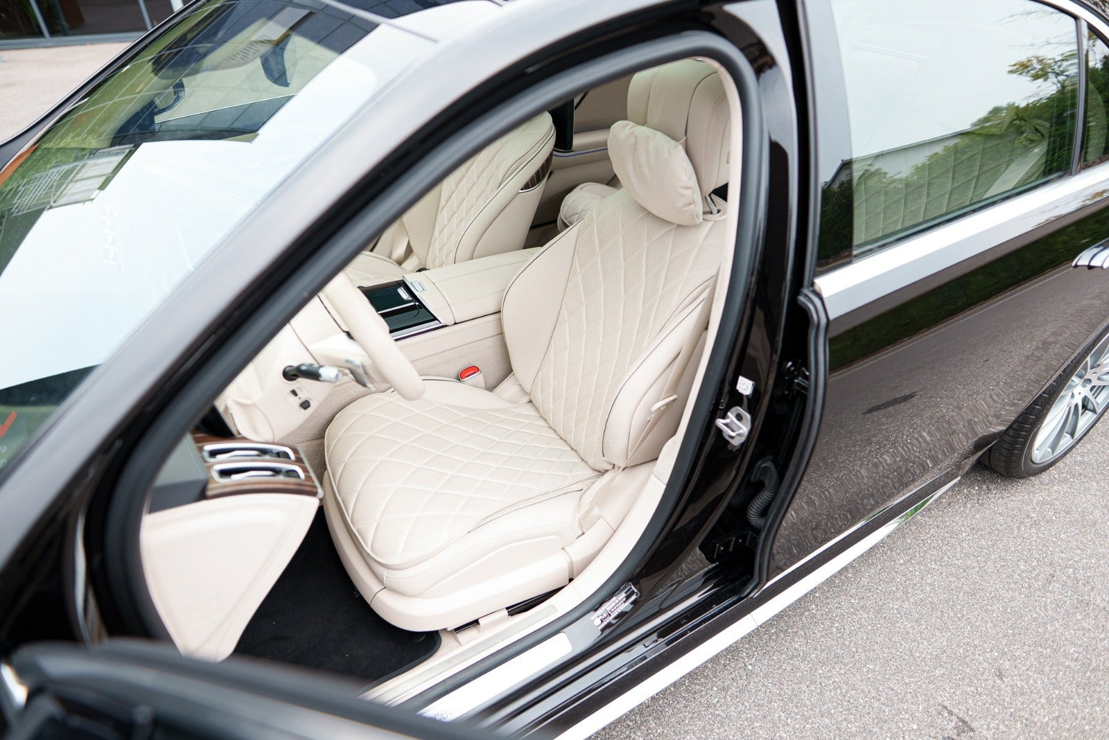 Sort Mercedes S580 e fra 2023