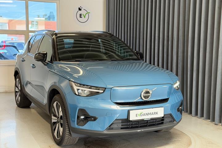 Blå Volvo XC40 fra 2023