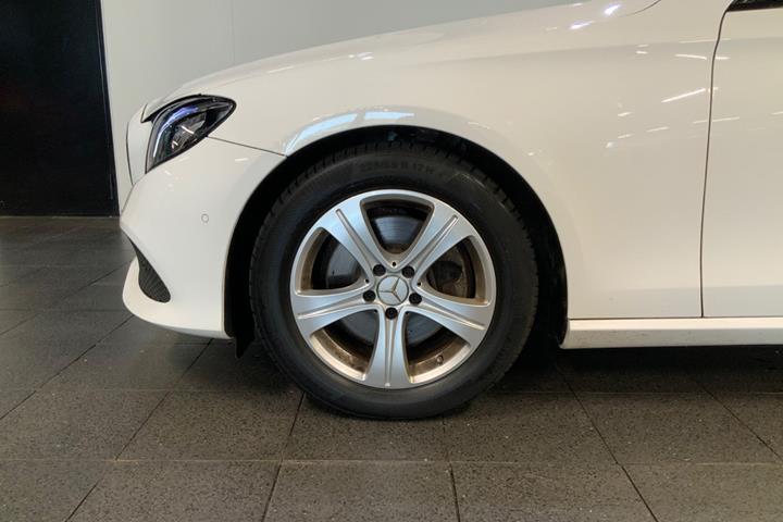 Hvid Mercedes E220 d fra 2018