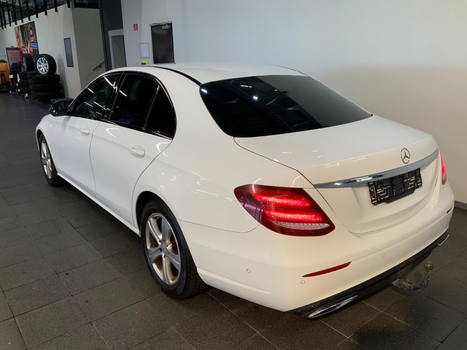 Hvid Mercedes E220 d fra 2018