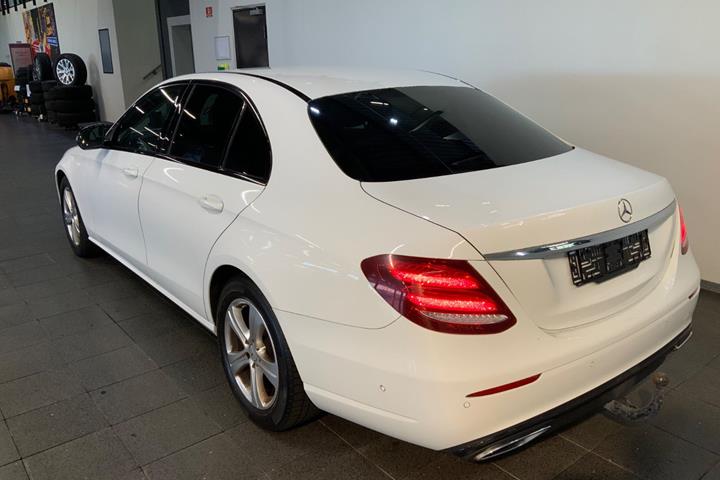 Hvid Mercedes E220 d fra 2018
