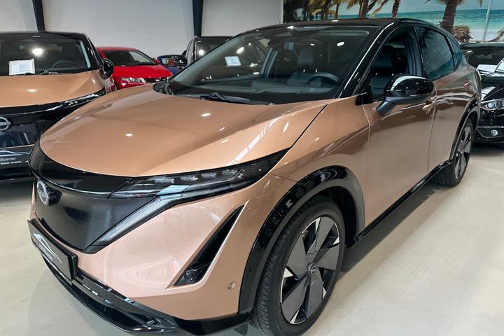 Kobber Nissan Ariya fra 2024 set udefra