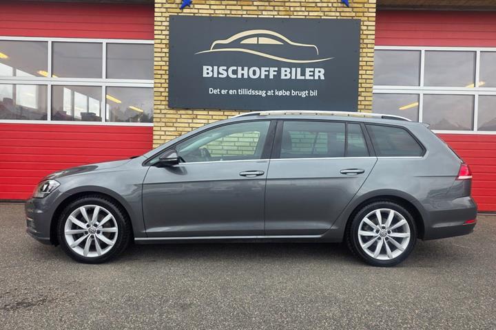 Grå VW Golf VII fra 2019