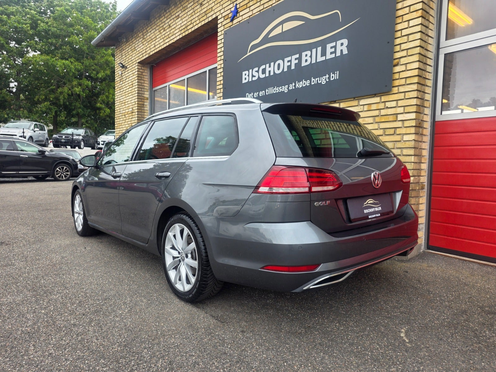 Grå VW Golf VII fra 2019