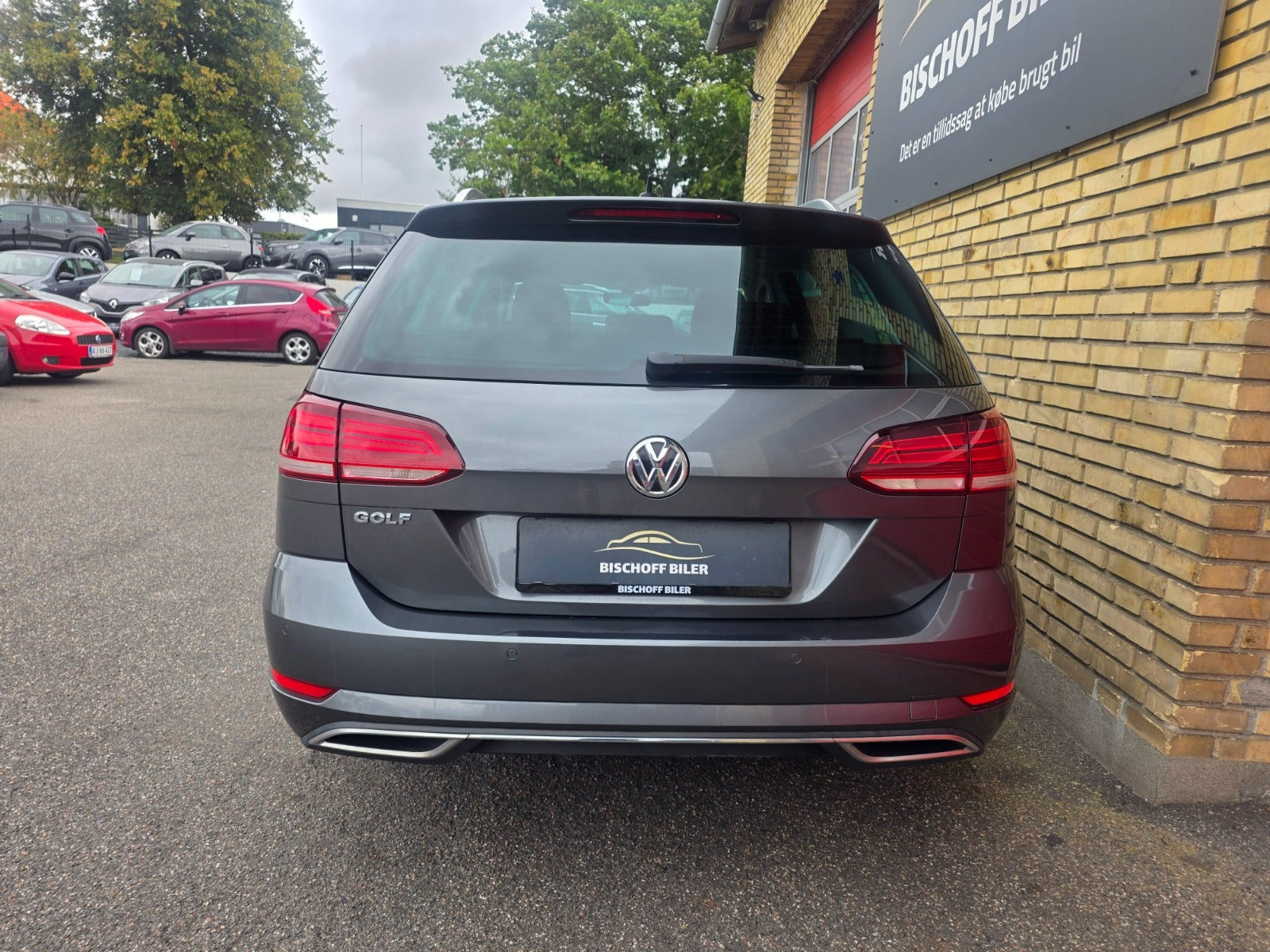 Grå VW Golf VII fra 2019