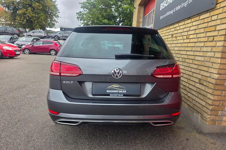 Grå VW Golf VII fra 2019
