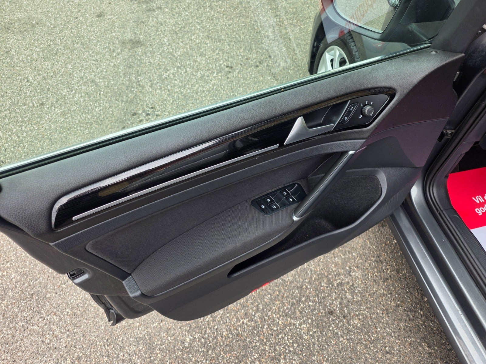 Grå VW Golf VII fra 2019