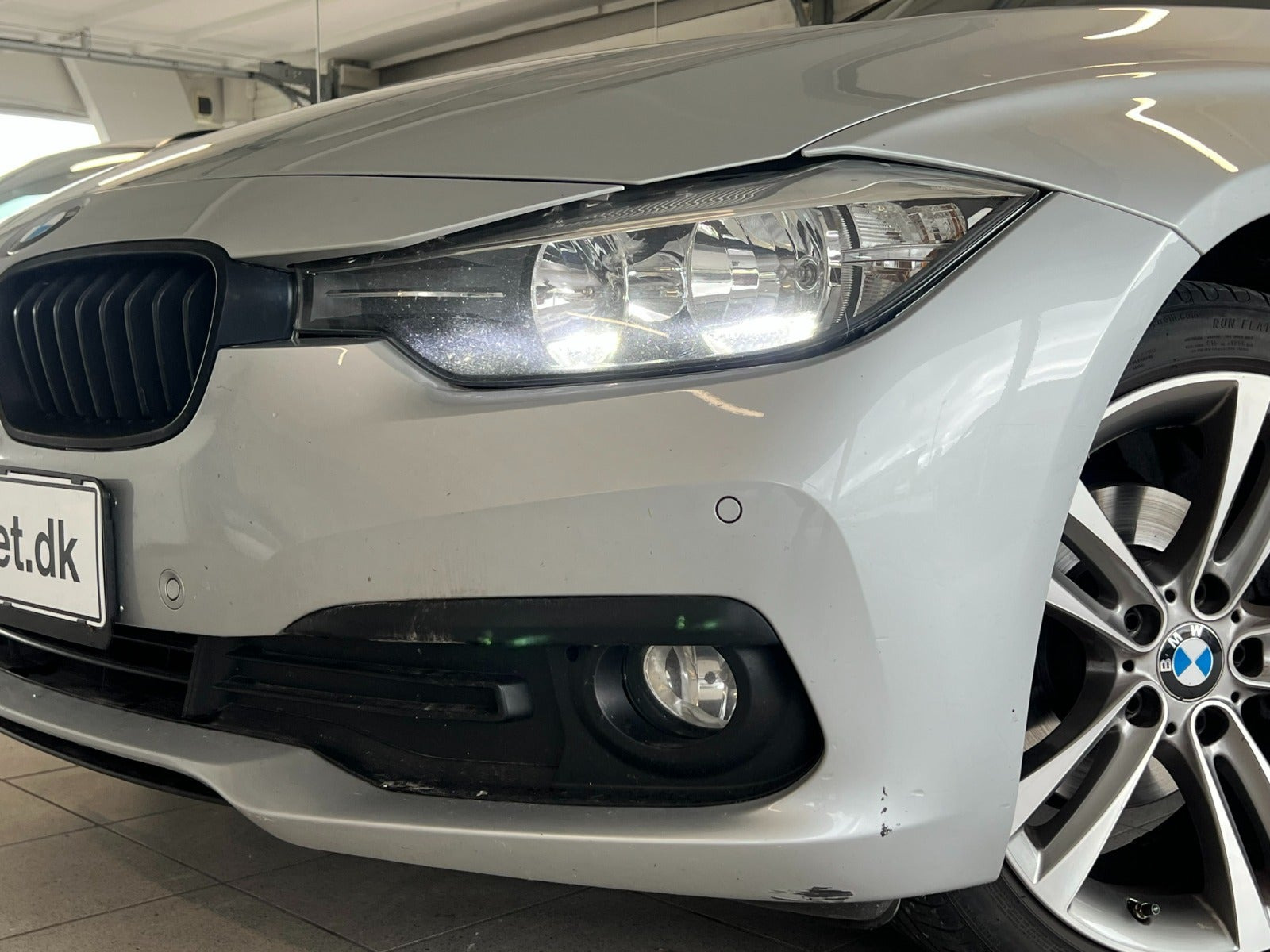 Sølv BMW 318d fra 2017