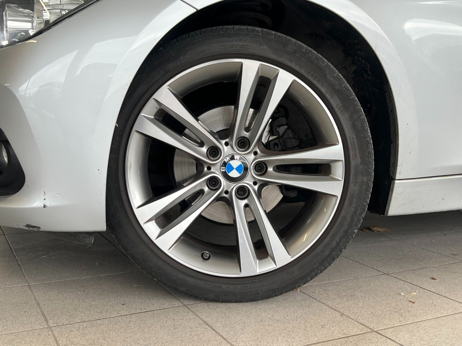 Sølv BMW 318d fra 2017