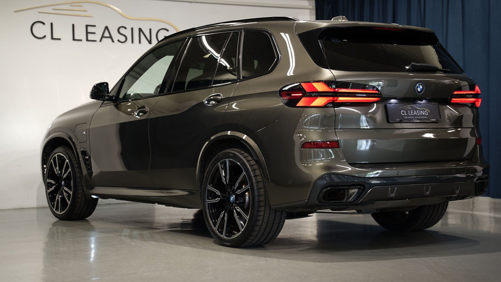 Grøn BMW X5 fra 2023
