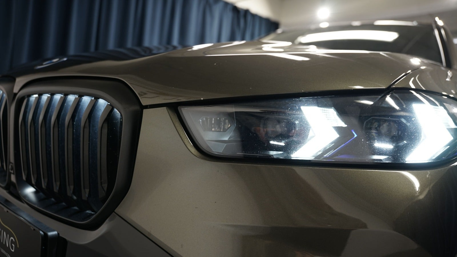 Grøn BMW X5 fra 2023