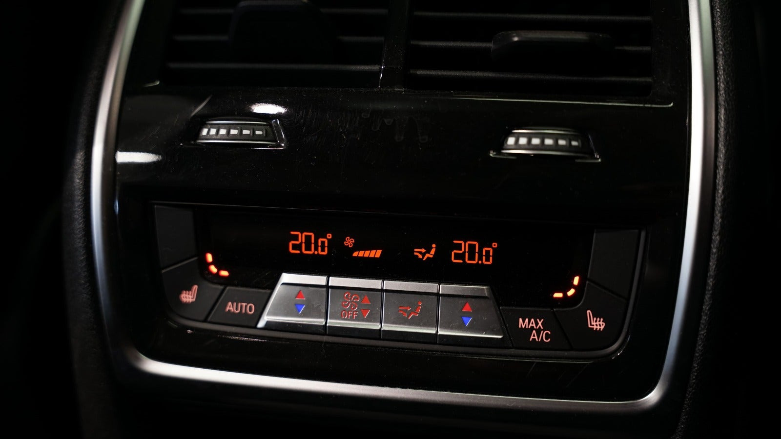 Grøn BMW X5 fra 2023