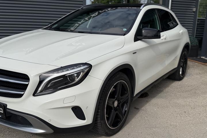 Hvid Mercedes GLA250 fra 2014