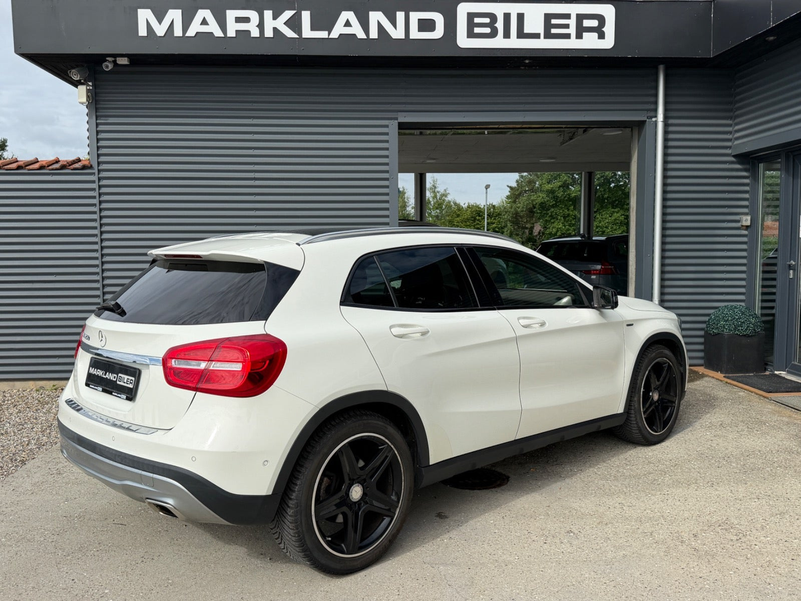 Hvid Mercedes GLA250 fra 2014
