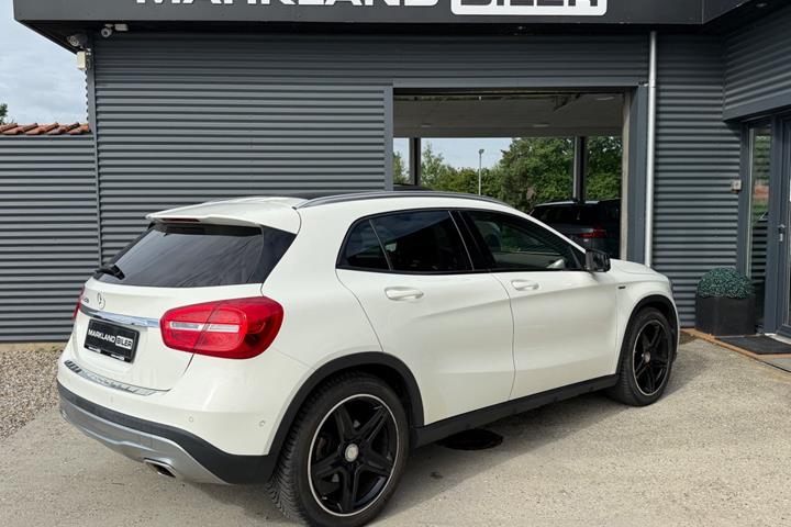 Hvid Mercedes GLA250 fra 2014