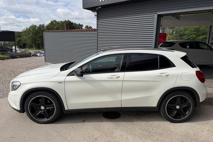 Hvid Mercedes GLA250 fra 2014