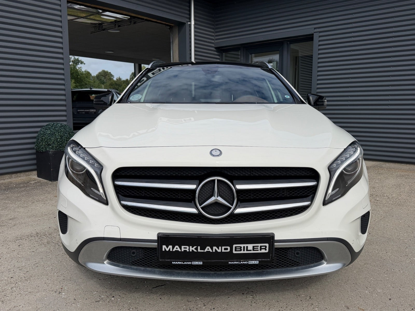 Hvid Mercedes GLA250 fra 2014