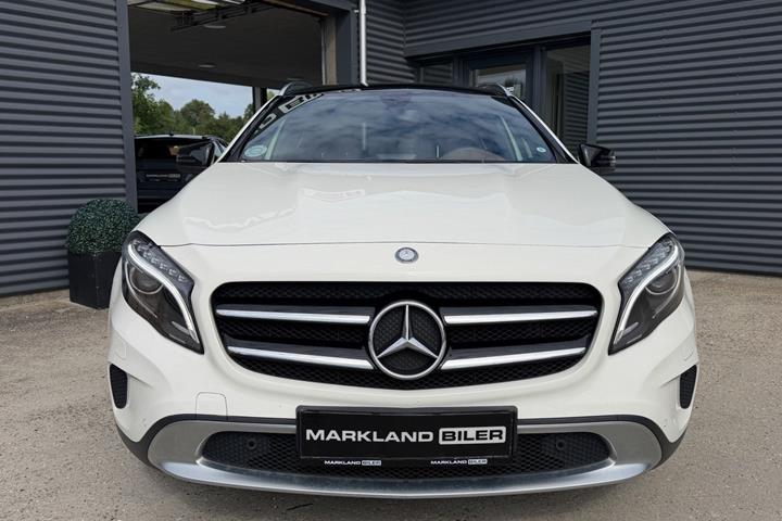 Hvid Mercedes GLA250 fra 2014