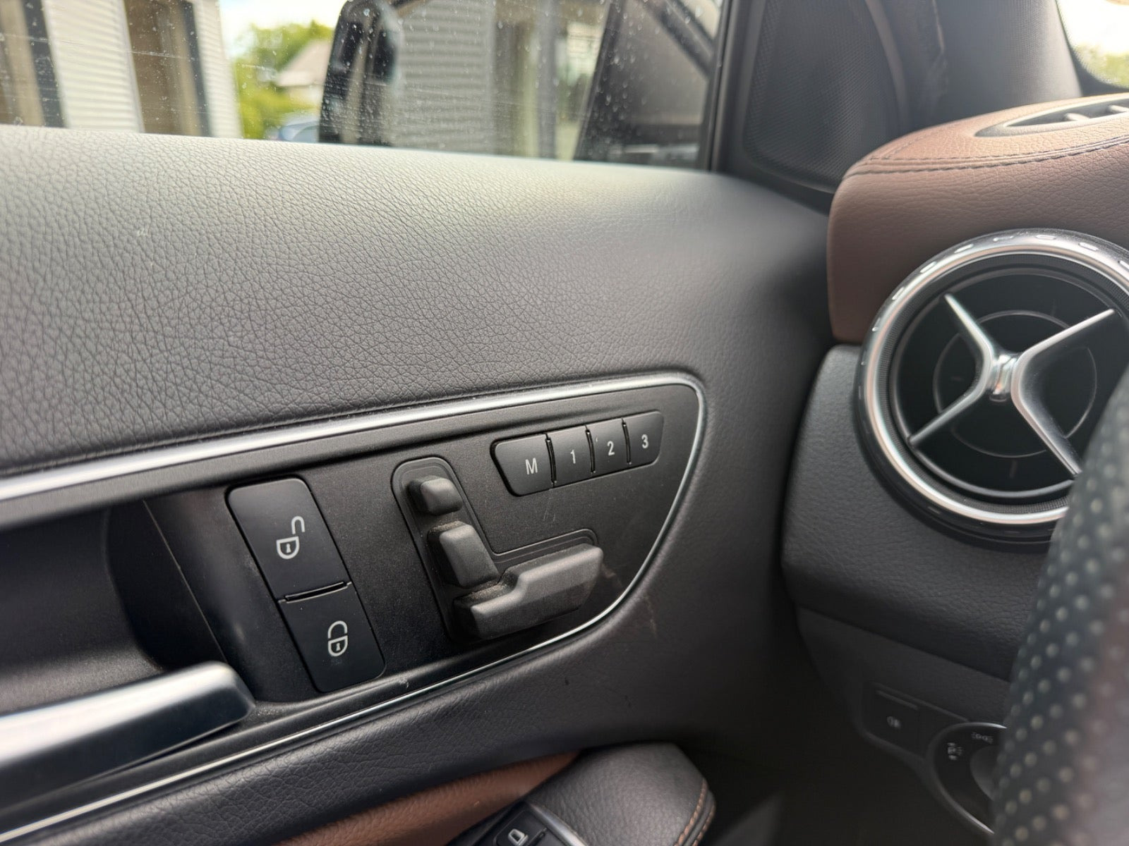Hvid Mercedes GLA250 fra 2014