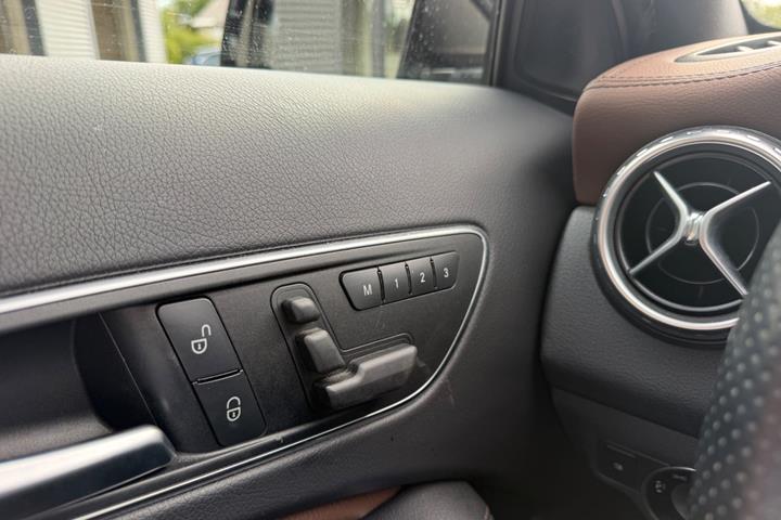 Hvid Mercedes GLA250 fra 2014