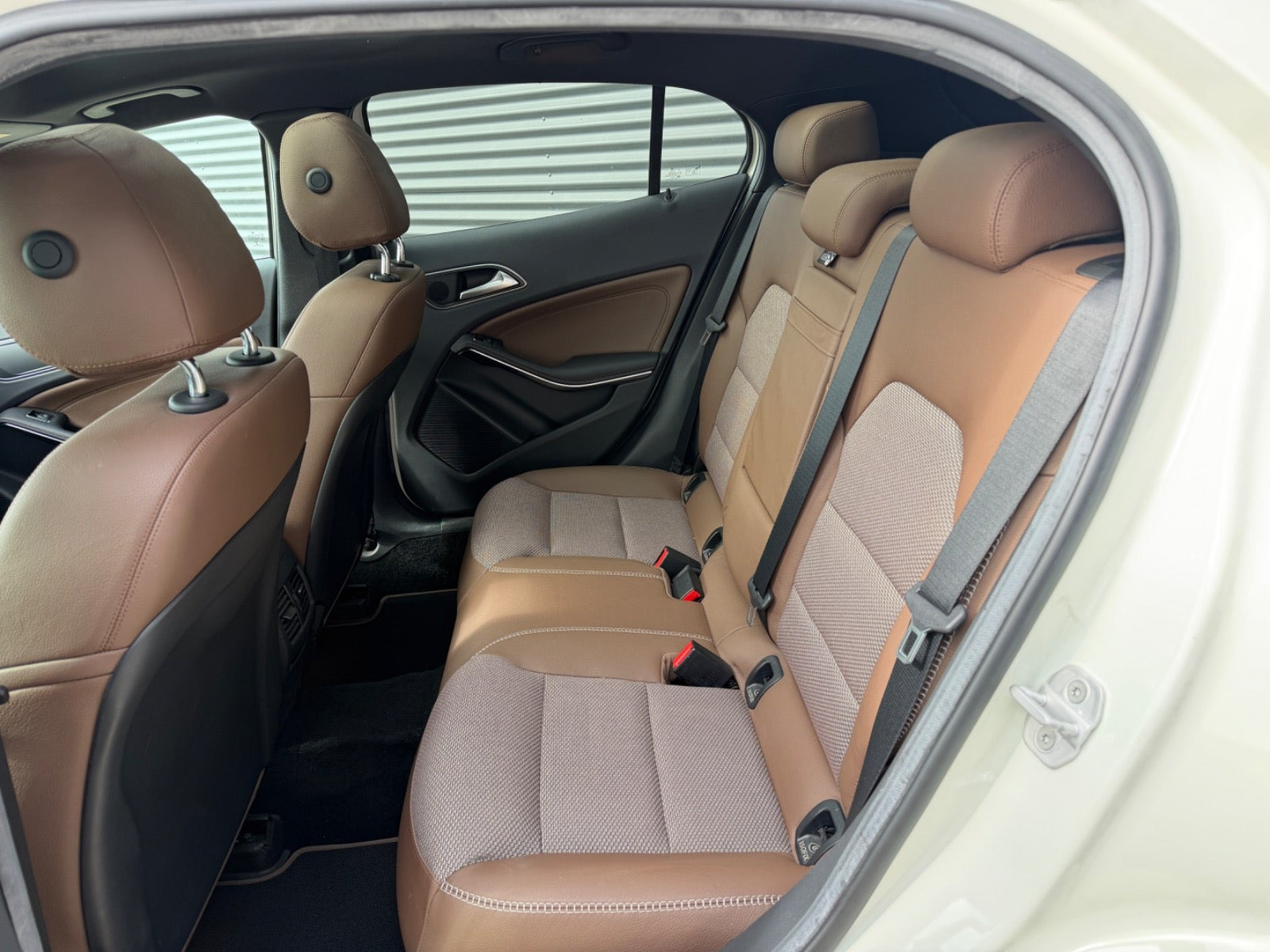 Hvid Mercedes GLA250 fra 2014