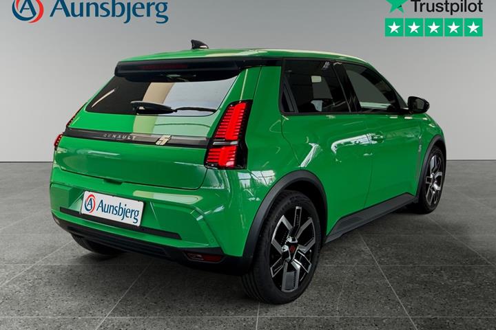 Grøn Renault 5 E-Tech fra 2025