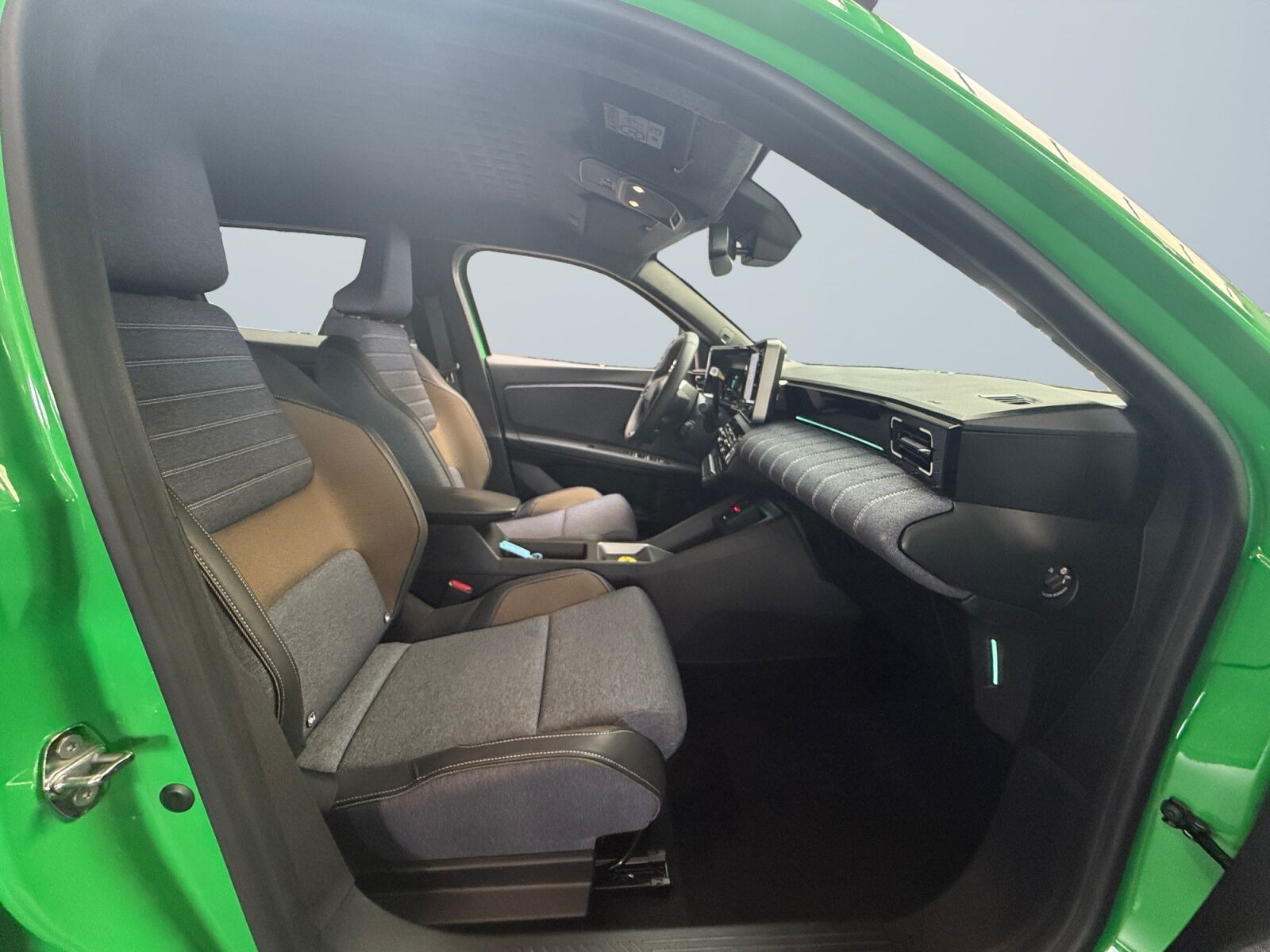 Grøn Renault 5 E-Tech fra 2025