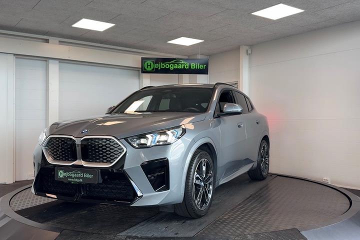 Grå BMW iX2 fra 2026