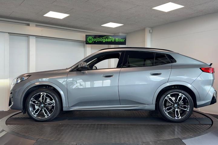 Grå BMW iX2 fra 2026