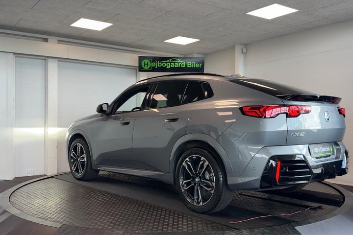 Grå BMW iX2 fra 2026