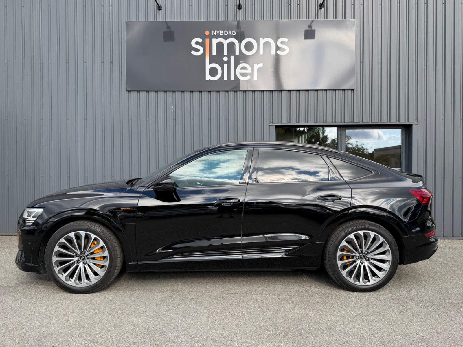 Sort Audi e-tron fra 2023