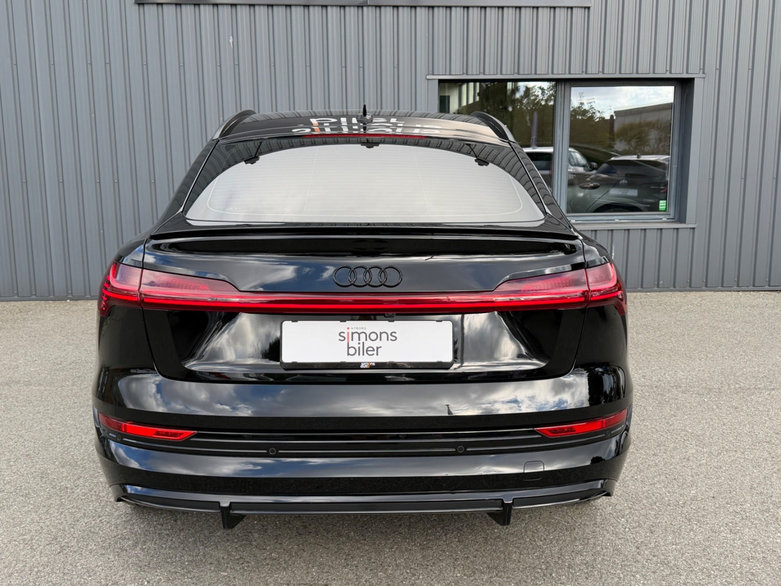 Sort Audi e-tron fra 2023
