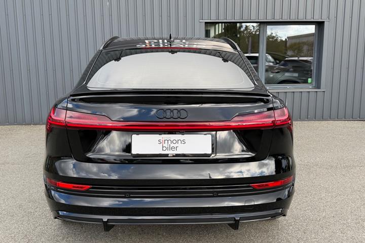 Sort Audi e-tron fra 2023