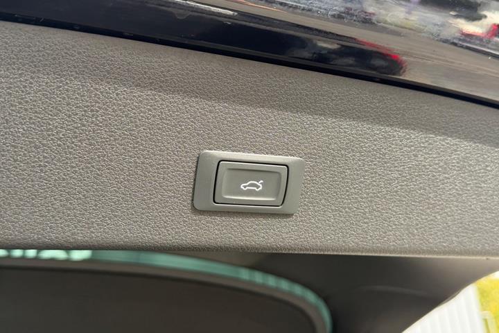 Sort Audi e-tron fra 2023