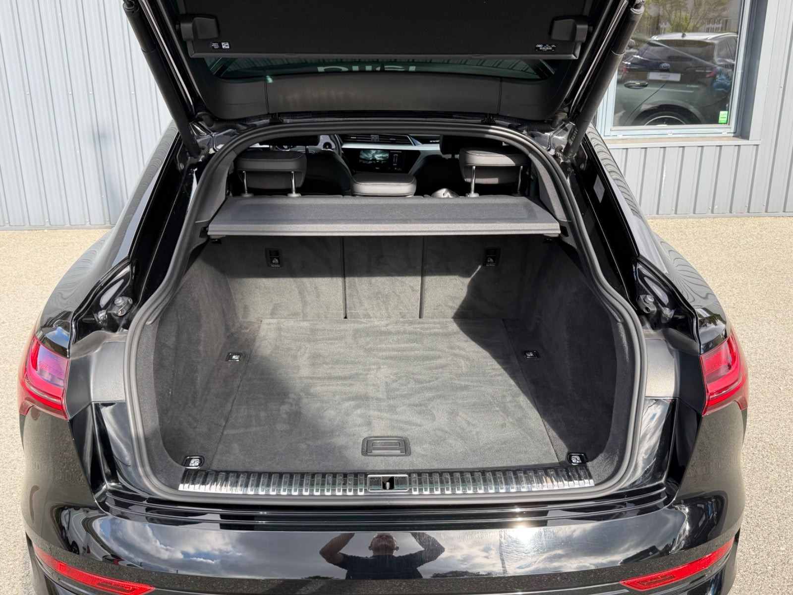 Sort Audi e-tron fra 2023