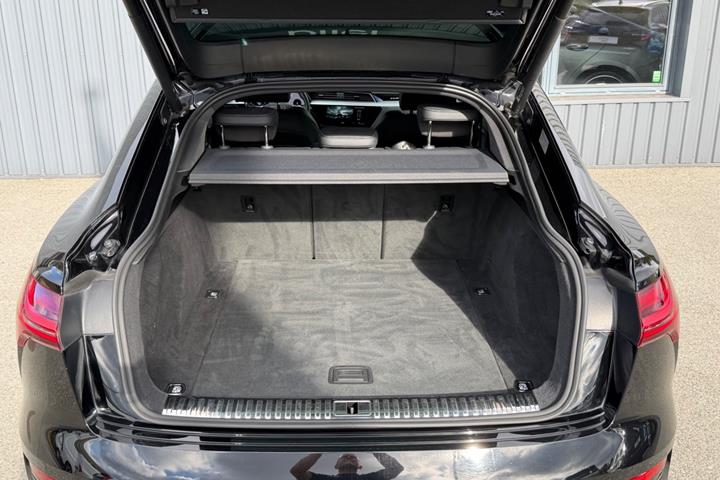 Sort Audi e-tron fra 2023
