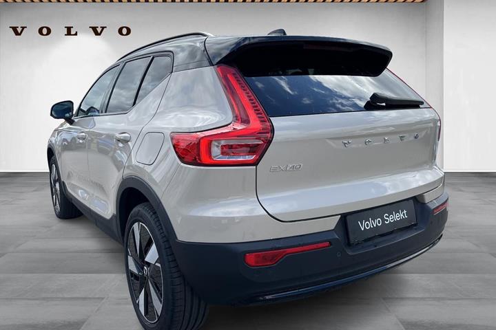 Beige Volvo EX40 fra 2025