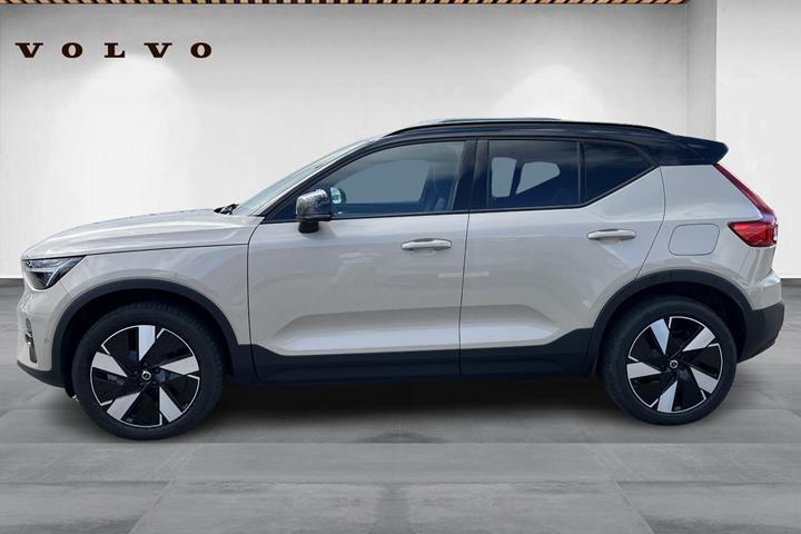 Beige Volvo EX40 fra 2025