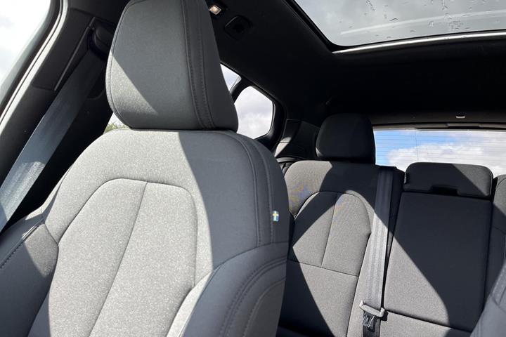Beige Volvo EX40 fra 2025