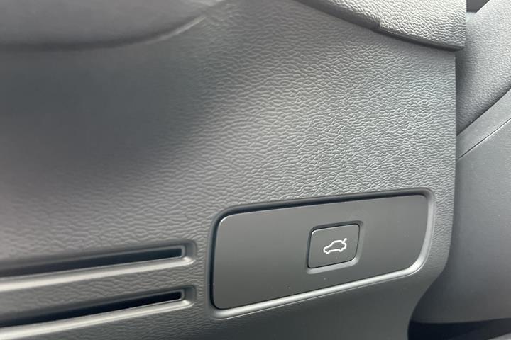 Beige Volvo EX40 fra 2025