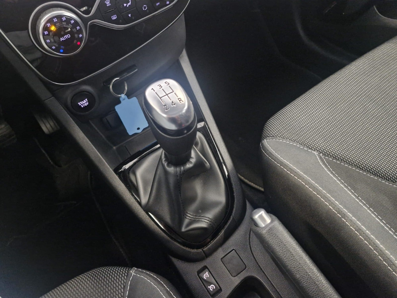 Sort Renault Clio IV fra 2017
