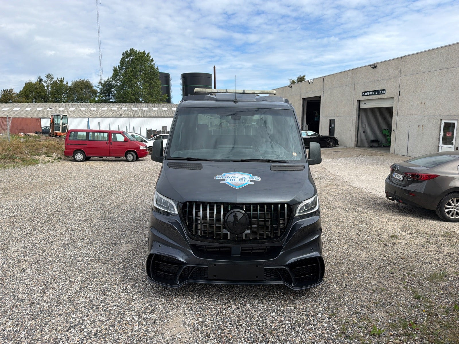 Grå Mercedes Sprinter 319 fra 2020
