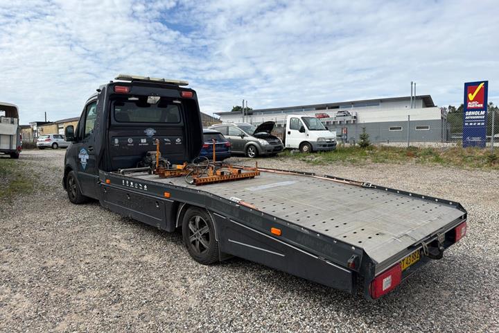 Grå Mercedes Sprinter 319 fra 2020