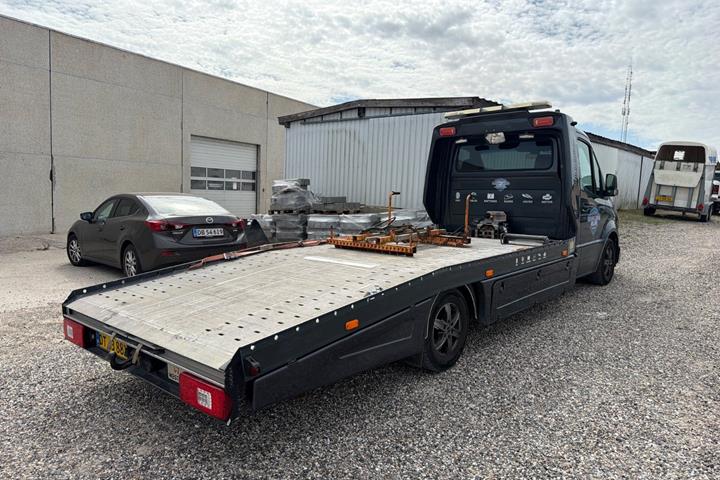 Grå Mercedes Sprinter 319 fra 2020