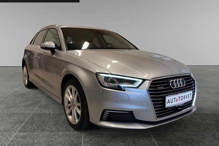 Sølv Audi A3 fra 2017