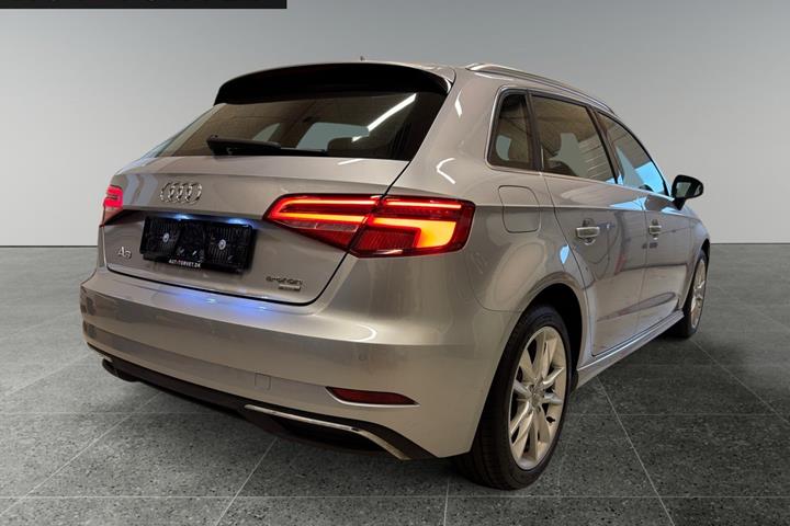 Sølv Audi A3 fra 2017